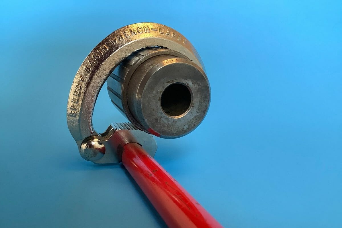 How to Use a Basin Wrench for Your&hellip;